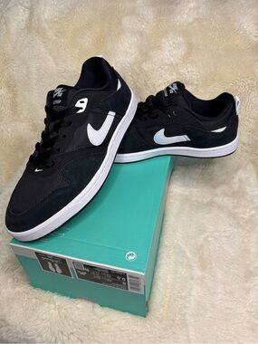 New Nike SB Alleyoop Black & White size 8 men
